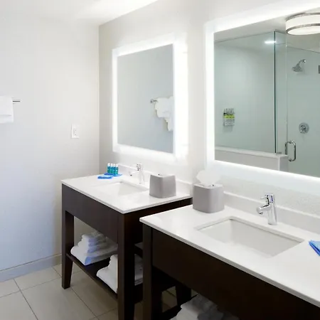 Holiday Inn Express & Suites - Cincinnati North - Liberty Way By Ihg West Chester Esterno foto