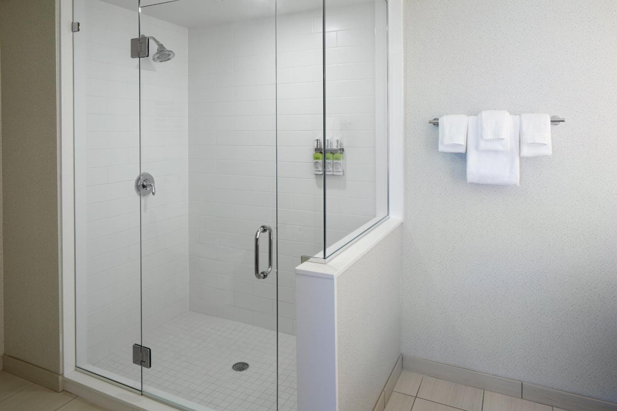 Express & - Cincinnati North - Liberty Way By Ihg Hotel