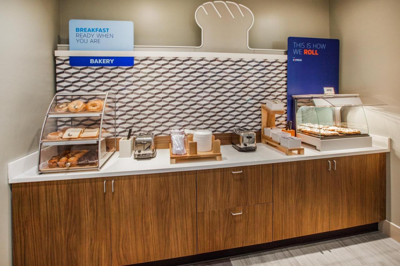 Express & - Cincinnati North - Liberty Way By Ihg